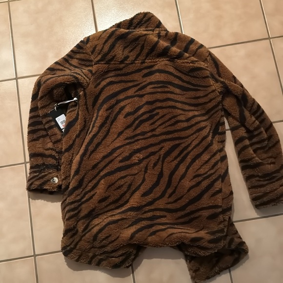 Tiger striped fuzzy jacket - Picture 4 of 4